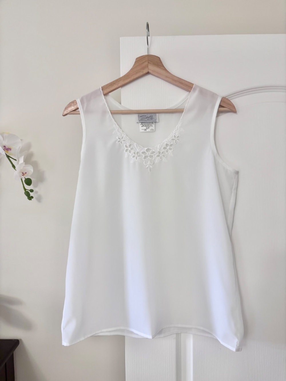 Zacks Sleeveless White Blouse Eyelet Lace Detail Women’s Size Large